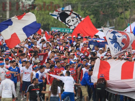 FOTOS: A bordo de motos, con banderas y cánticos, así fue la llegada de la Ultra Fiel al Estadio Nacional