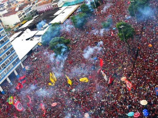 FOTOS: El multitudinario recibimiento de los hinchas al Flamengo luego de ganar la Copa Libertadores