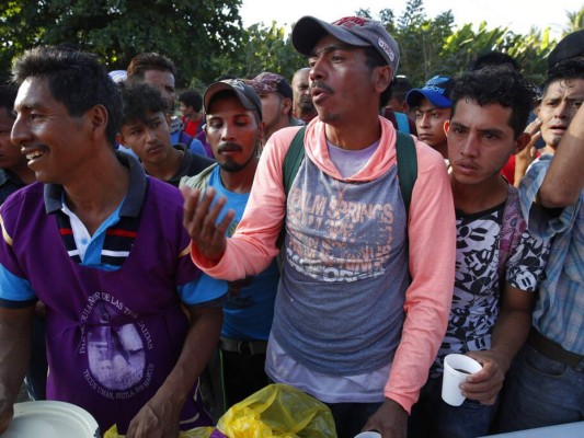 Así pasan los días los migrantes a la espera de cruzar hacia México