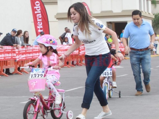 Fotos: Así se vive la Vuelta Ciclística Infantil de EL HERALDO