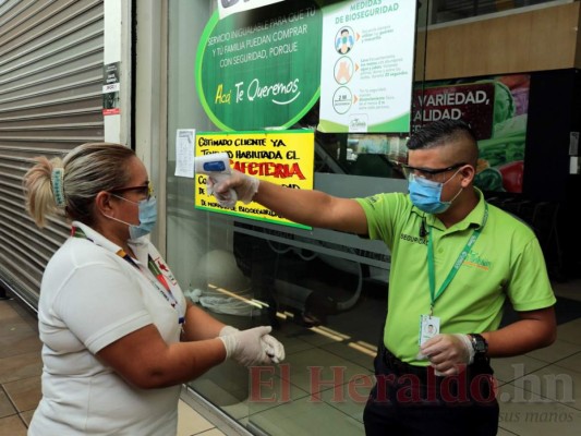 Control de temperatura, distancia y desinfección: así es ir al supermercado en tiempos de pandemia