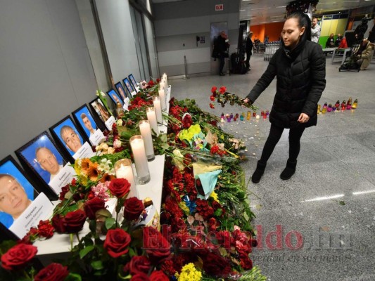 FOTOS: Desconsuelo en familiares de los 176 muertos de avión que se estrelló en Teherán