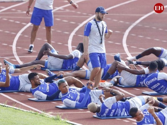 Choco Lozano, Alberth Elis y Jonathan Rubio entrenaron con la Selección de Honduras en el estadio Olímpico