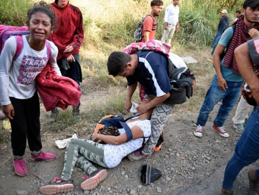 Duro trato a caravana migrante no causa indignación en México (FOTOS)