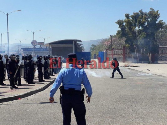 Así fue la protesta protagonizada por encapuchados en Ciudad Universitaria