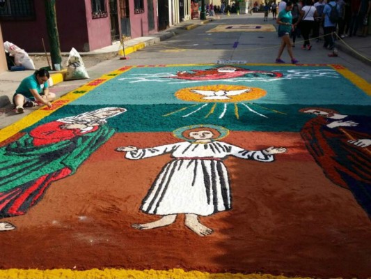 Las tradicionales alfombras de Semana Santa en Comayagua