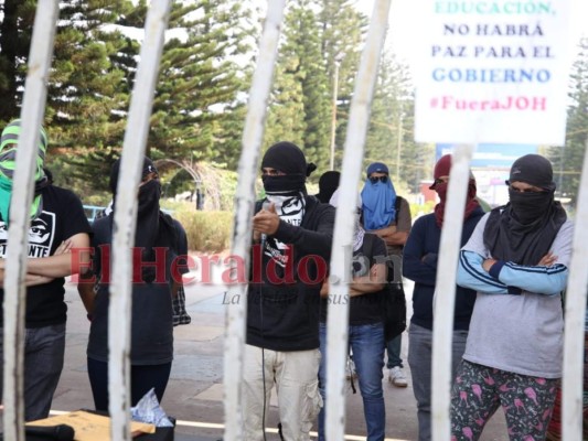 FOTOS: Calles bloqueadas y clases paralizadas deja jornada de protestas en Honduras