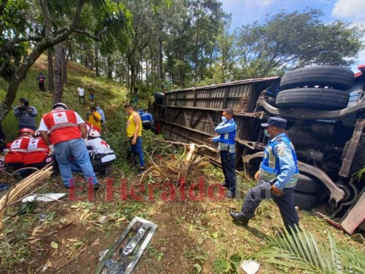 Las imágenes del aparatoso accidente que dejó varios heridos en la carretera al sur