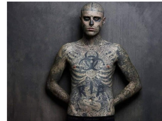 Así lucía Zombie Boy, el modelo y artista que tenía todo su cuerpo tatuado