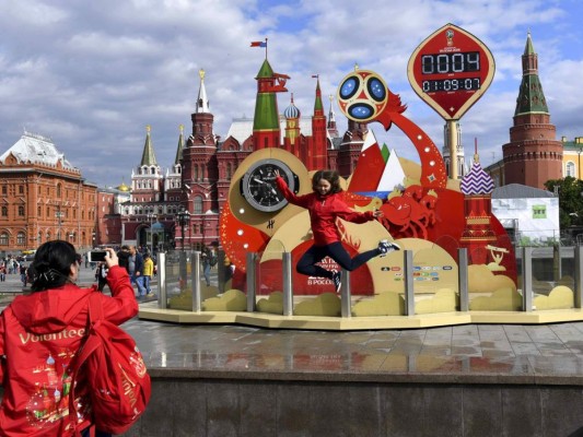 Fanáticos llegan a Rusia y comienza el ambiente de fiesta en la Copa del Mundo