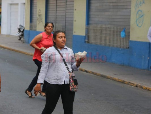 Golpes, gas lacrimógeno y mercancía dañada dejó desalojo de vendedores en casco histórico