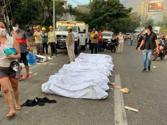 Las imágenes de la tragedia que dejó 49 migrantes muertos en México (Fotos)