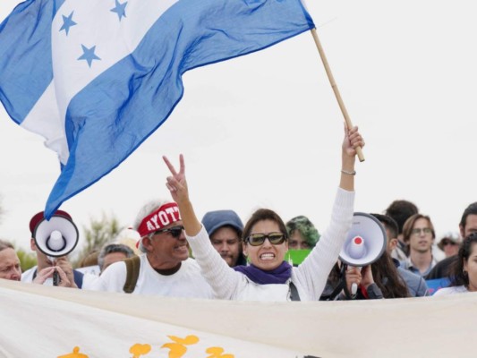 Migrantes hondureños llegan con caravana a la frontera México-Estados Unidos