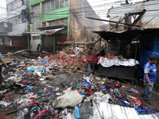 FOTOS: Así luce la sexta avenida de Comayagüela un día después del voraz incendio