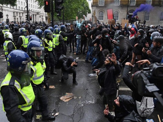 FOTOS: Brutalidad policial caldea ánimos y aviva protestas en EEUU