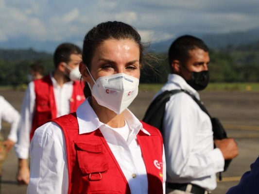 El sencillo look de la reina Letizia en su visita solidaria a Honduras (FOTOS)