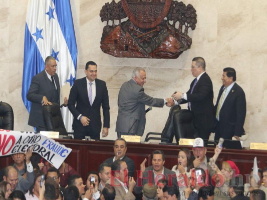 Así fue el zafarrancho de Libre en el Congreso Nacional por propuesta que pide continuidad de Batson en el TSE