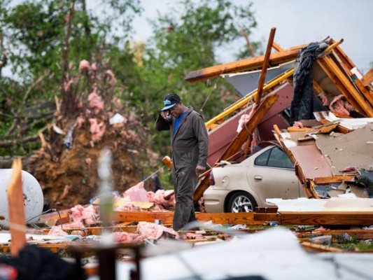 FOTOS: Caos y daños 'catrastróficos' dejan tornados al sur de Estados Unidos