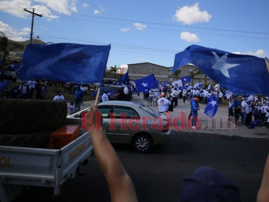 Con una caravana, fotografías y discursos Nasry Asfura cierra su campaña en la capital (FOTOS)