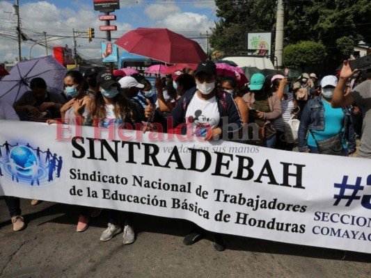 Miles de maestros Proheco protestan por su permanencia en la capital (FOTOS)