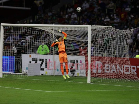 No lo viste en TV del México vs. Honduras: Entrada criminal de Maynor y las salvadas de Buba