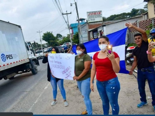 ¡Lágrimas y gratitud!: Hondureños agradecen a El Salvador por ayuda humanitaria (FOTOS)