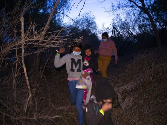 Carencias e incertibumbre, la tragedia que viven los migrantes en la frontera