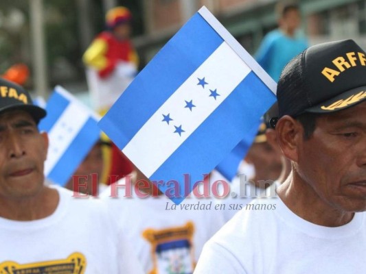 FOTOS: Patriotismo y alucinante ambiente en desfiles 2019