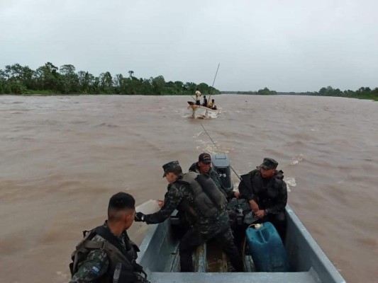 Decenas de familias continúan siendo evacuadas por impacto de Eta en Honduras (FOTOS)