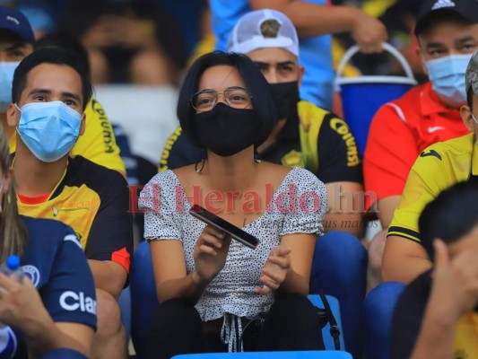 Estadio lleno y show de la Mega Barra: Así se vive el ambiente en el Real España-Motagua