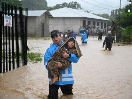 Los rostros de desesperación tras destructiva y mortal depresión Eta (FOTOS)