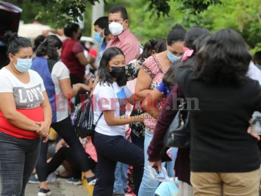 Así recibieron la vacuna anticovid los niños mayores de 12 años en la capital