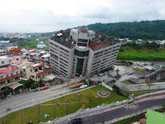 Los fotos más impactantes que dejó el sismo en Taiwán