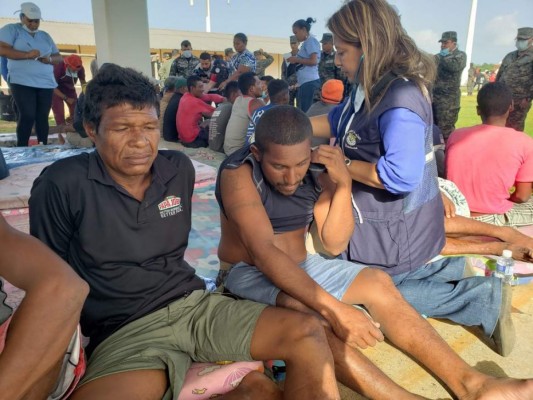 FOTOS: El rostro de los sobrevivientes del naufragio en La Mosquitia y el emotivo reencuentro con familiares