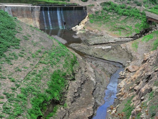 Honduras: Las tristes imágenes de la represa Los Laureles que luce casi desierta