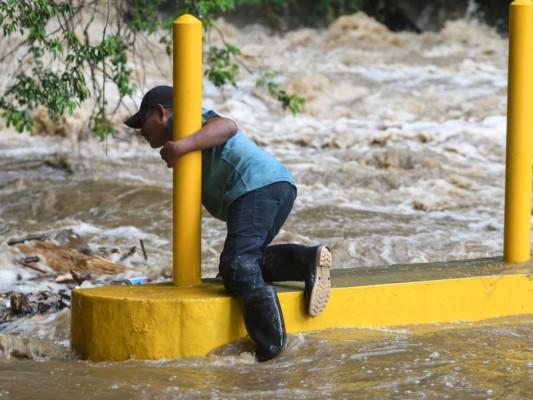 El paso del huracán Eta en Honduras: Una muerte, daños e inundaciones