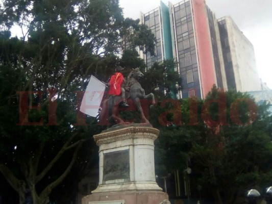 Caos en el centro de la capital de Honduras por disturbios de la Alianza