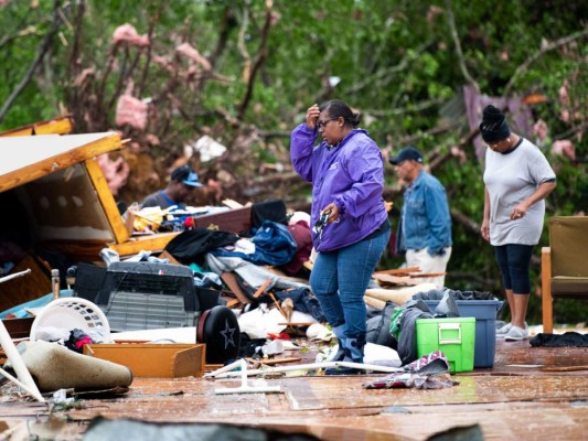 FOTOS: Caos y daños 'catrastróficos' dejan tornados al sur de Estados Unidos