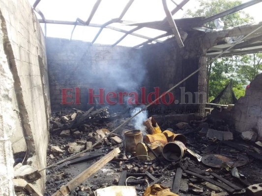 Destrucción total y heridos tras explosión en cohetería en La Paz