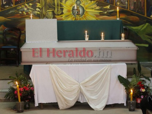 Dolor, llanto y luto en velorio de mujer que murió soterrada en colonia Mary de Flores