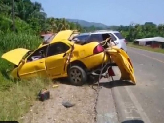 Tristes imágenes de la tragedia vial donde falleció una familia en Tela