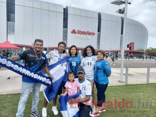 Belleza de hondureñas engalana el ambiente en el Honduras vs. México de la Copa Oro (FOTOS)