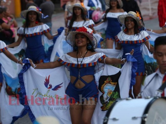 FOTOS: Color y ritmo en el carnaval de Tegucigalpa por sus 441 años