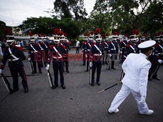 Algarabía en Plaza de las Banderas para conmemorar los 199 años de Independencia