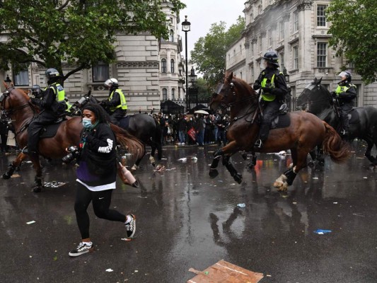 FOTOS: Brutalidad policial caldea ánimos y aviva protestas en EEUU