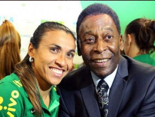 Famosos jugadores felicitan a la leyenda del fútbol, Pelé, en su cumpleaños 80