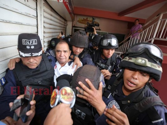 FOTOS: Así fue la captura del periodista David Romero en las instalaciones de Radio Globo