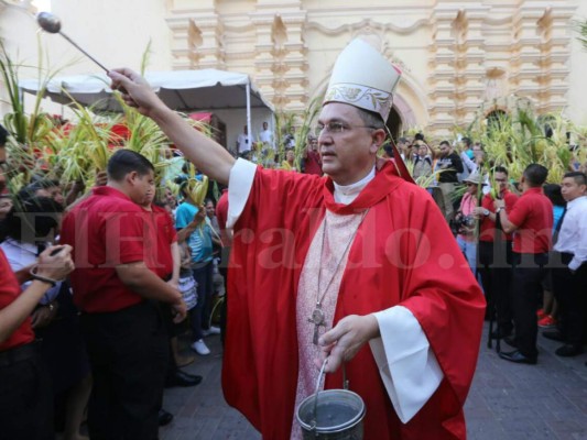 Honduras recibe la Semana Santa con miles de ramos en Tegucigalpa