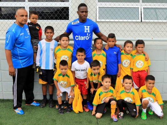 Jerry Bengtson y Maynor Figueroa muestras su lado 'humano' en Unitec