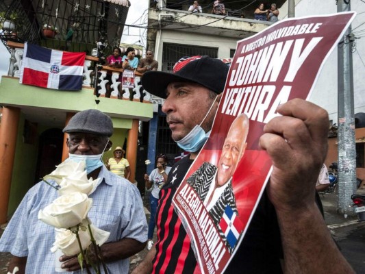 Entre llanto y música despiden a Johnny Ventura (FOTOS)